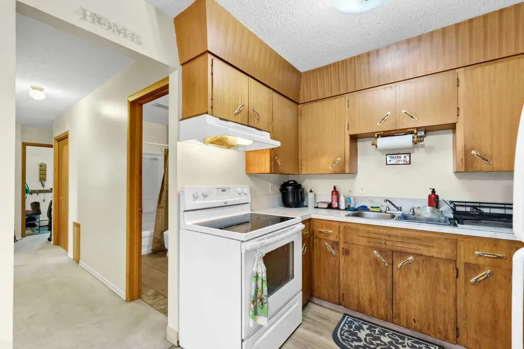 662/664 1 Street SW Medicine Hat AB T1A 3Z4