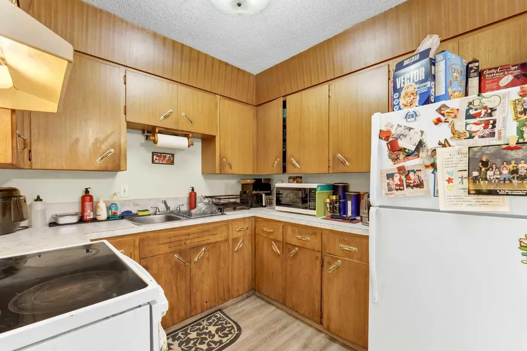 662/664 1 Street SW Medicine Hat AB T1A 3Z4