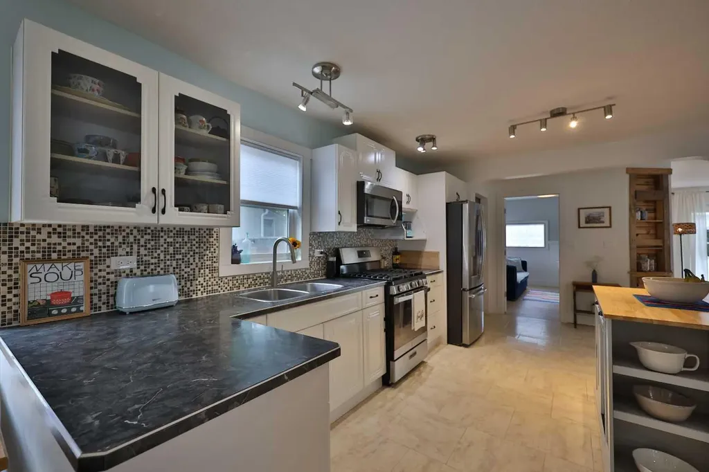 322 12 Street N Lethbridge AB T1H 2G4