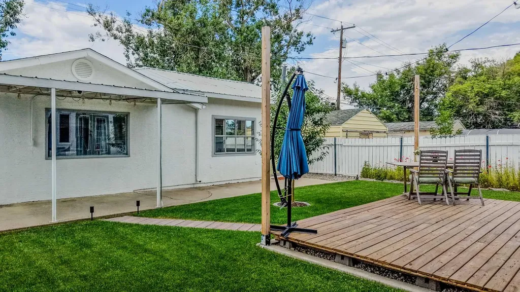 322 12 Street N Lethbridge AB T1H 2G4