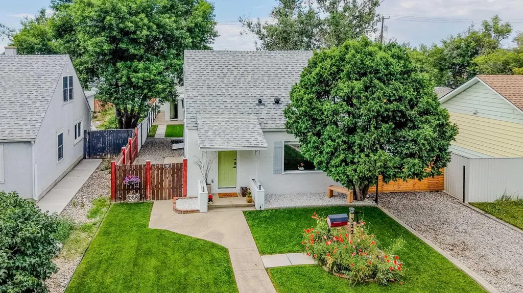 322 12 Street N Lethbridge AB T1H 2G4