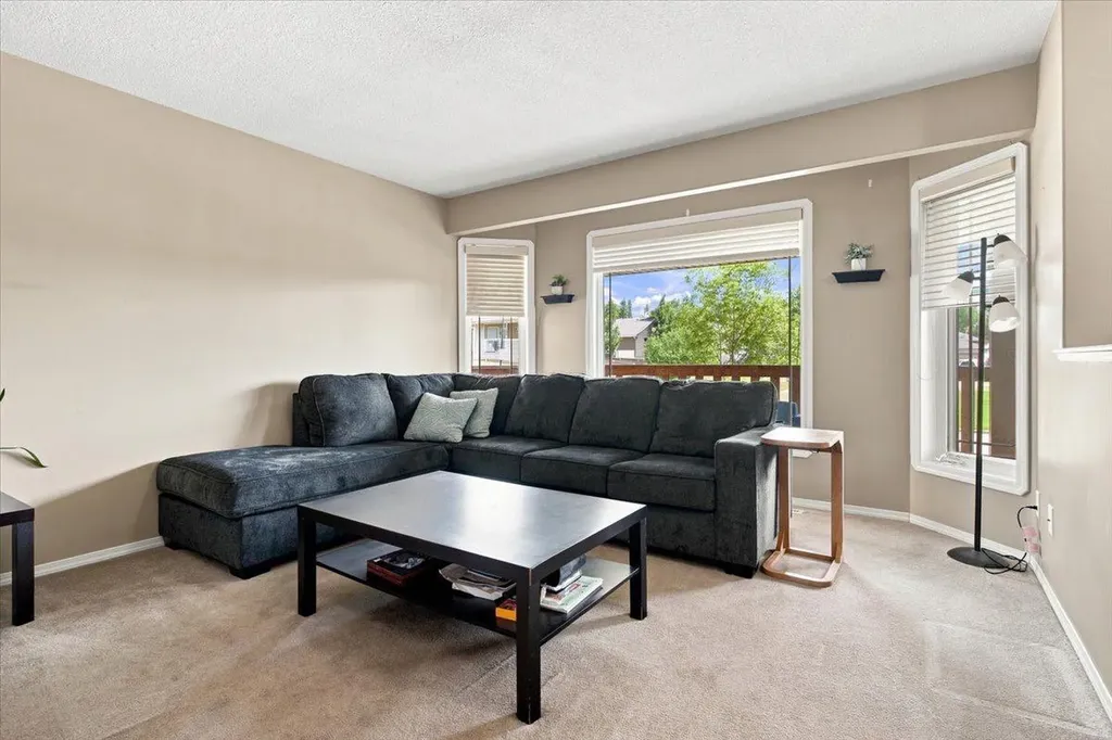 6918 88a Street Grande Prairie AB T8X0C1