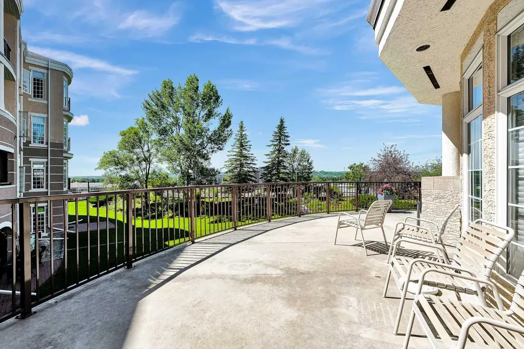 5201 Dalhousie Drive NW Calgary AB T3A 5Y7