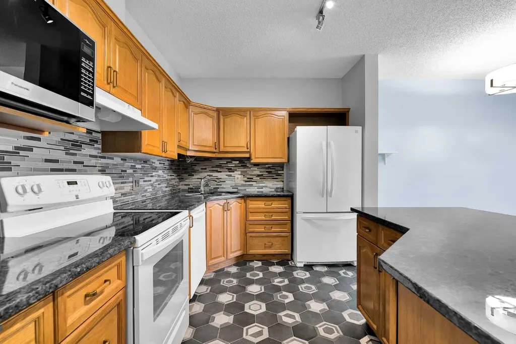 5201 Dalhousie Drive NW Calgary AB T3A 5Y7