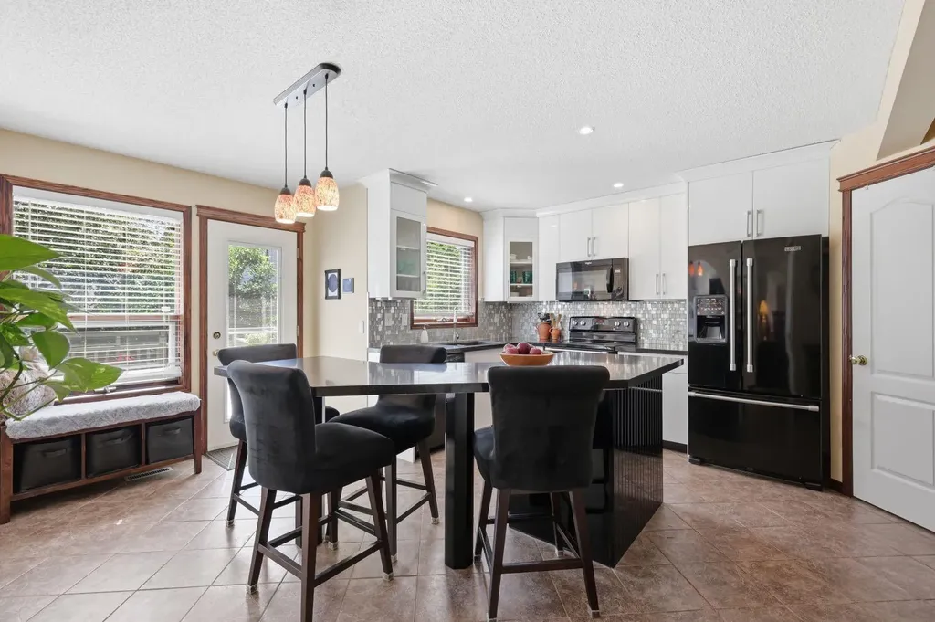 12 Valley Glen Heights NW Calgary AB T3B 5R2