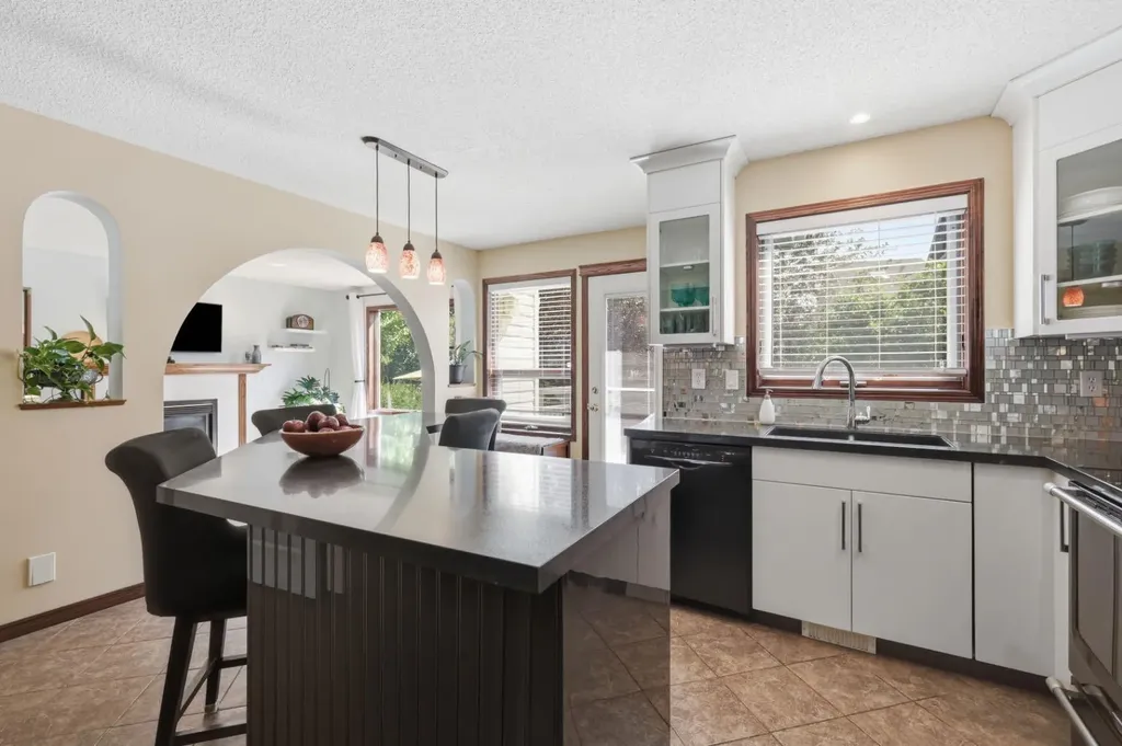 12 Valley Glen Heights NW Calgary AB T3B 5R2
