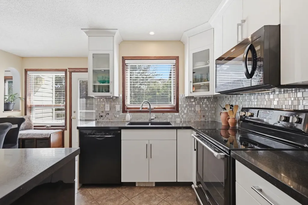 12 Valley Glen Heights NW Calgary AB T3B 5R2