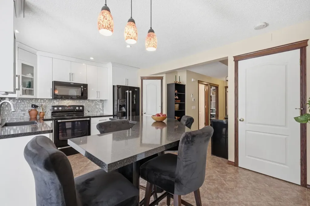 12 Valley Glen Heights NW Calgary AB T3B 5R2