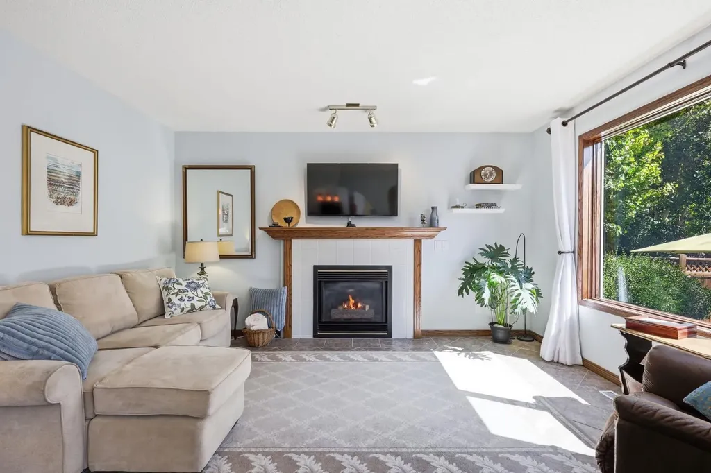 12 Valley Glen Heights NW Calgary AB T3B 5R2