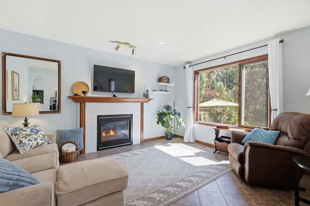 12 Valley Glen Heights NW Calgary AB T3B 5R2