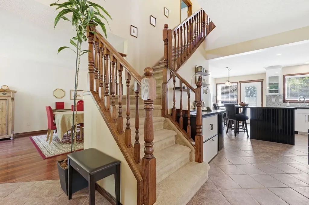 12 Valley Glen Heights NW Calgary AB T3B 5R2