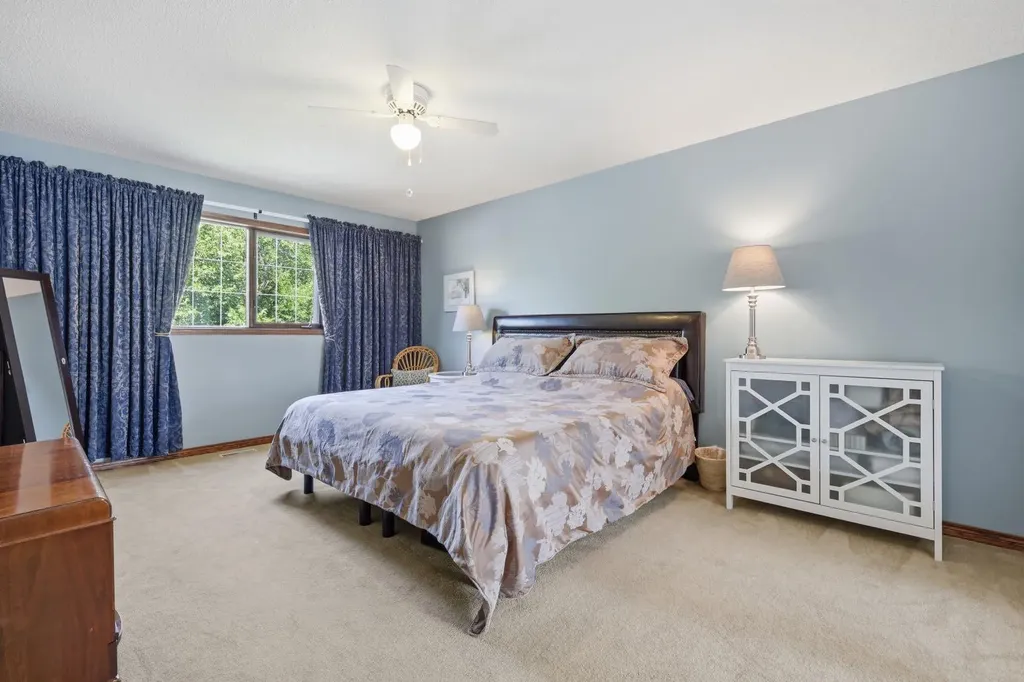 12 Valley Glen Heights NW Calgary AB T3B 5R2