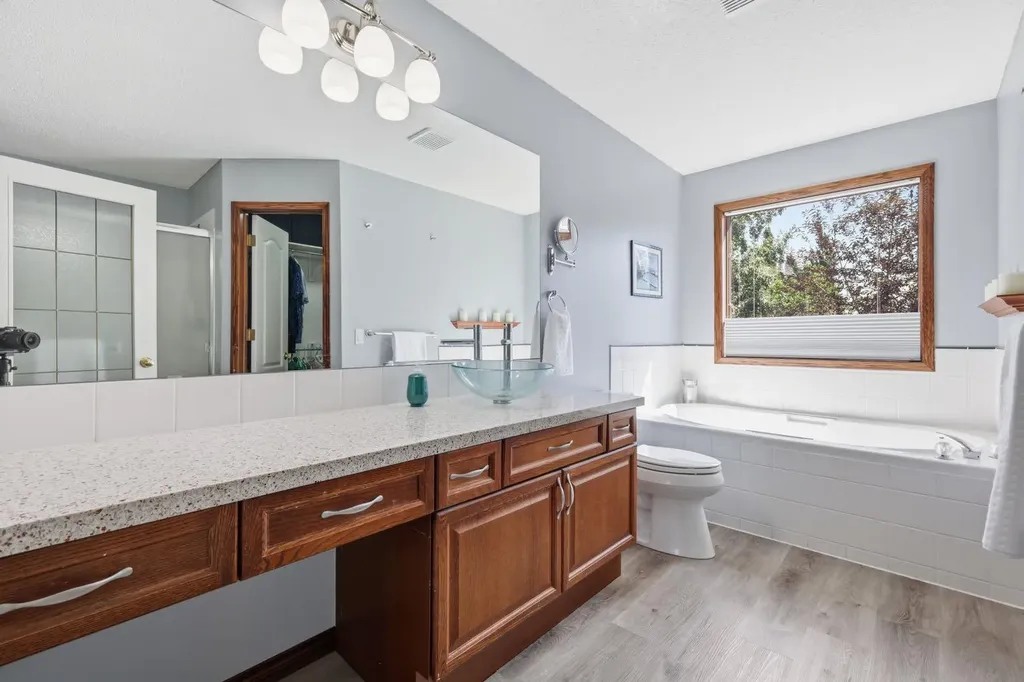 12 Valley Glen Heights NW Calgary AB T3B 5R2