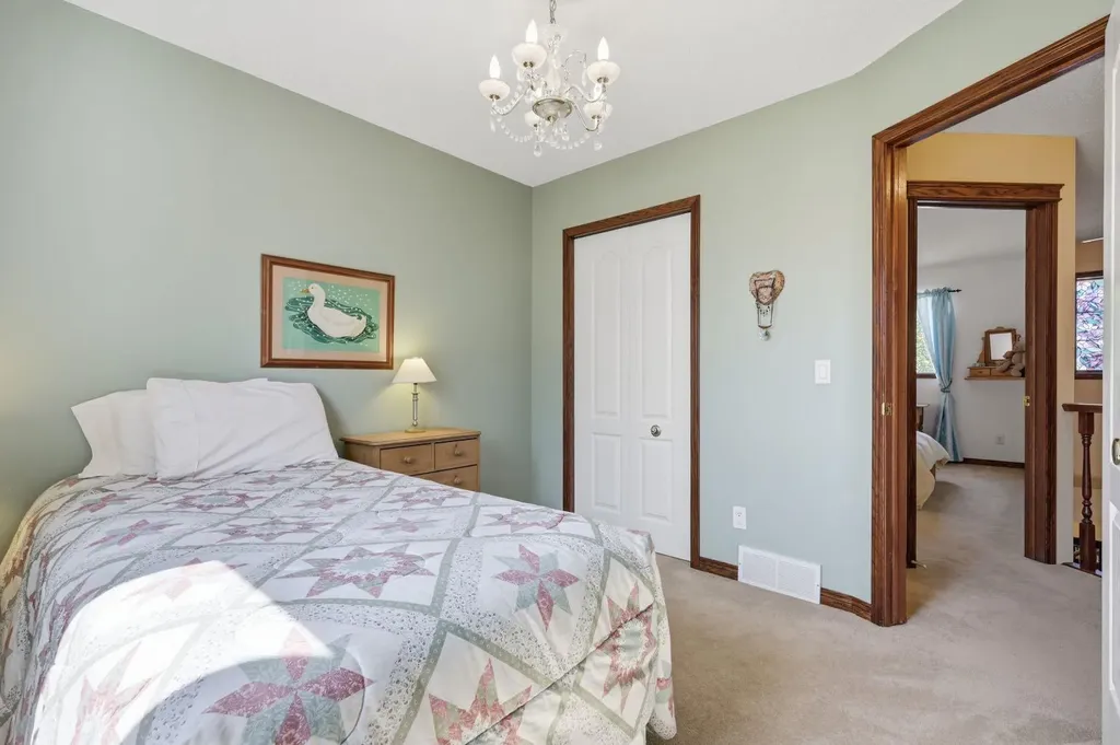 12 Valley Glen Heights NW Calgary AB T3B 5R2