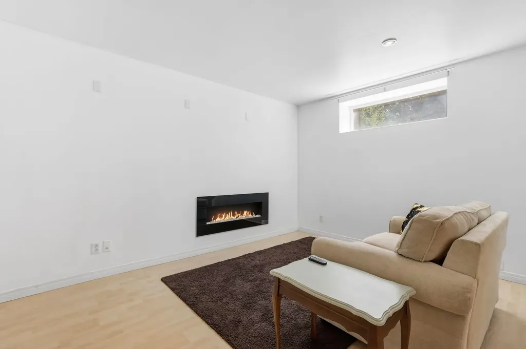12 Valley Glen Heights NW Calgary AB T3B 5R2