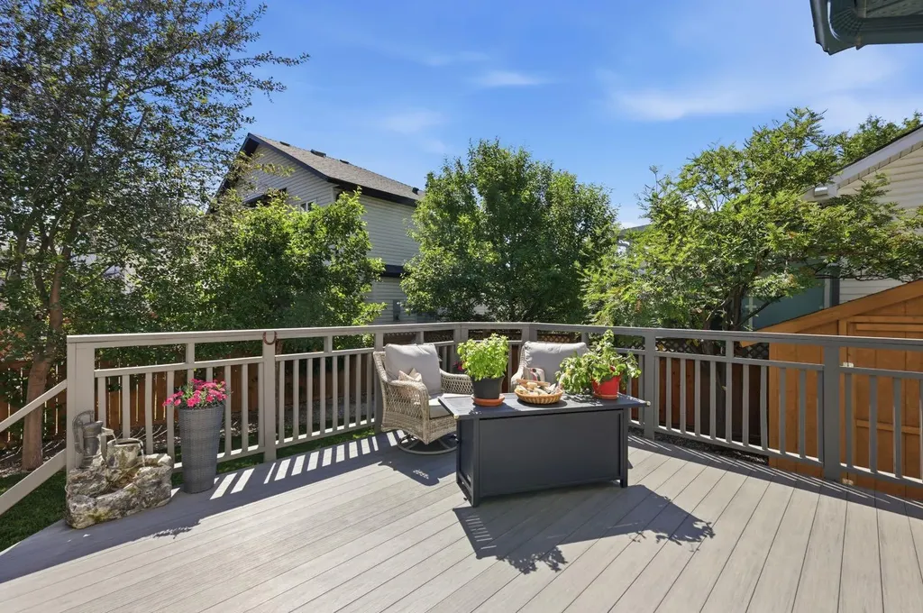 12 Valley Glen Heights NW Calgary AB T3B 5R2
