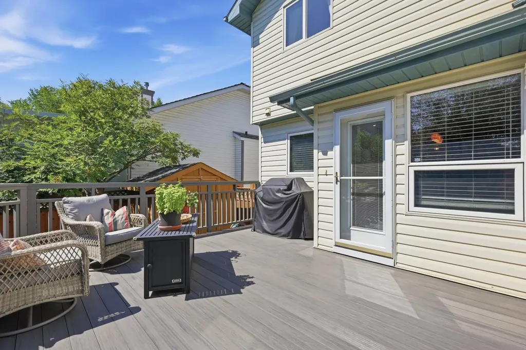 12 Valley Glen Heights NW Calgary AB T3B 5R2