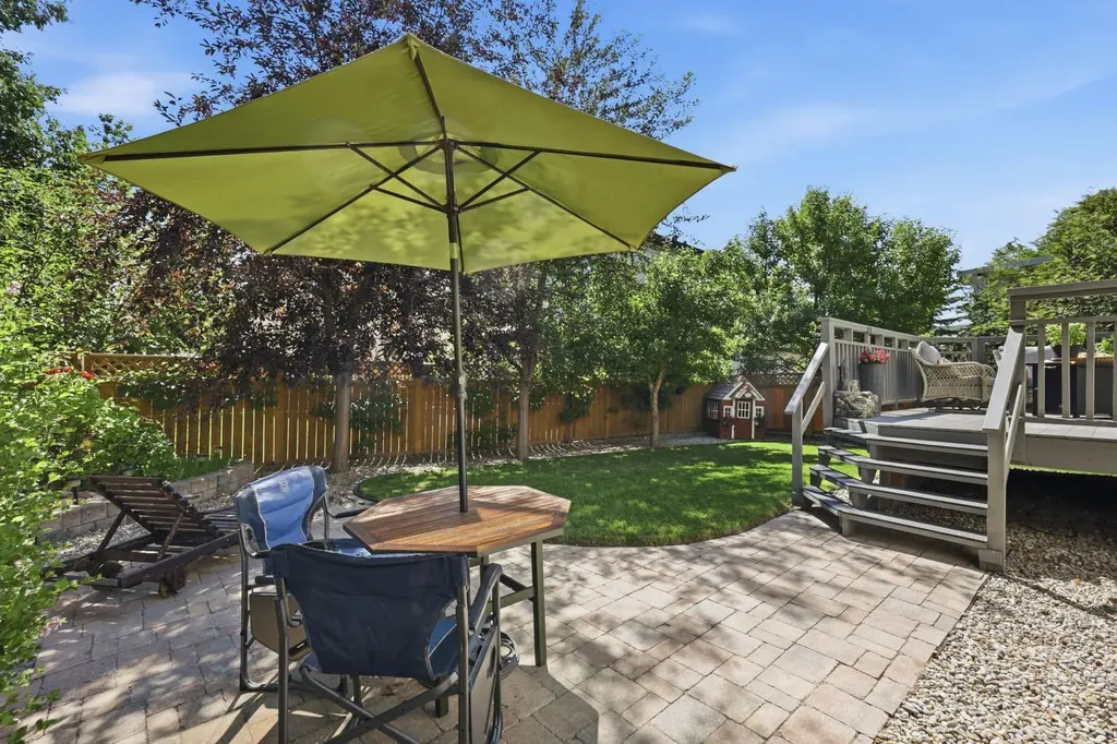12 Valley Glen Heights NW Calgary AB T3B 5R2