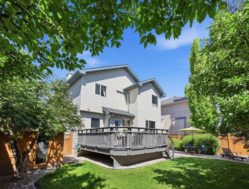 12 Valley Glen Heights NW Calgary AB T3B 5R2