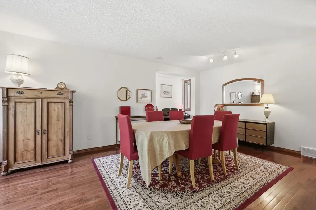 12 Valley Glen Heights NW Calgary AB T3B 5R2