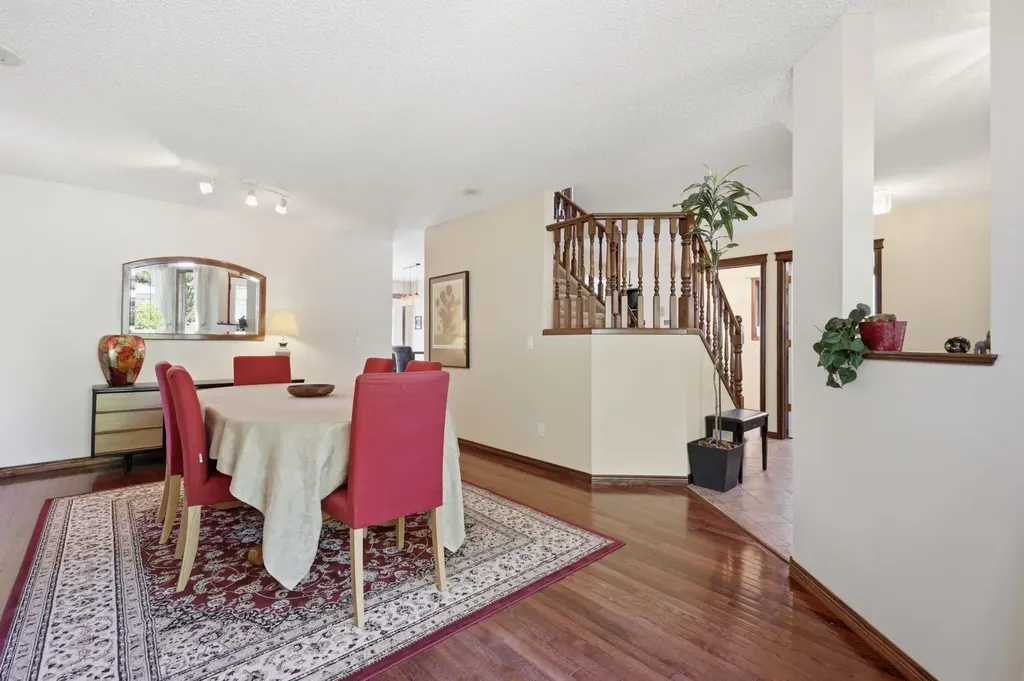 12 Valley Glen Heights NW Calgary AB T3B 5R2