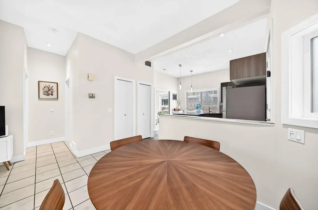605 15 Avenue SW Calgary AB T2R 0R4