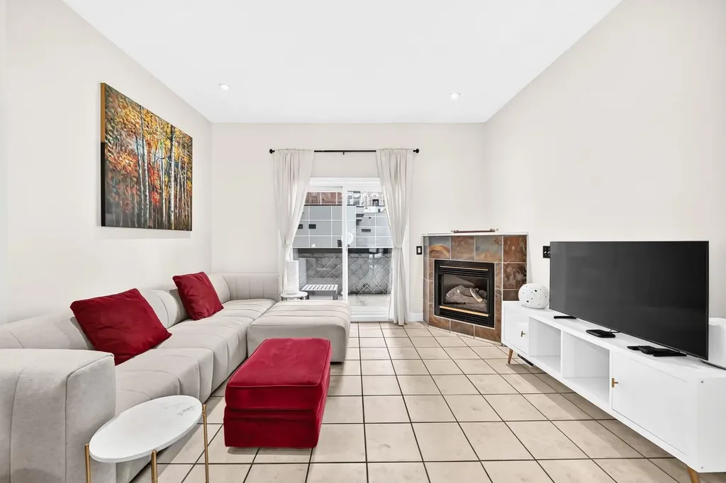 605 15 Avenue SW Calgary AB T2R 0R4