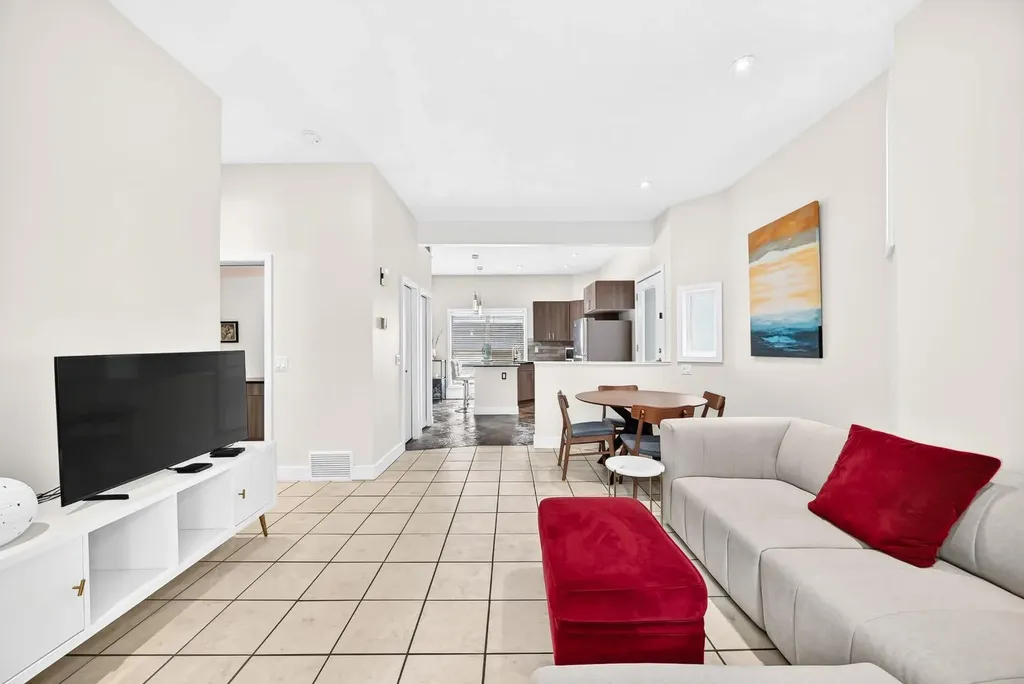 605 15 Avenue SW Calgary AB T2R 0R4