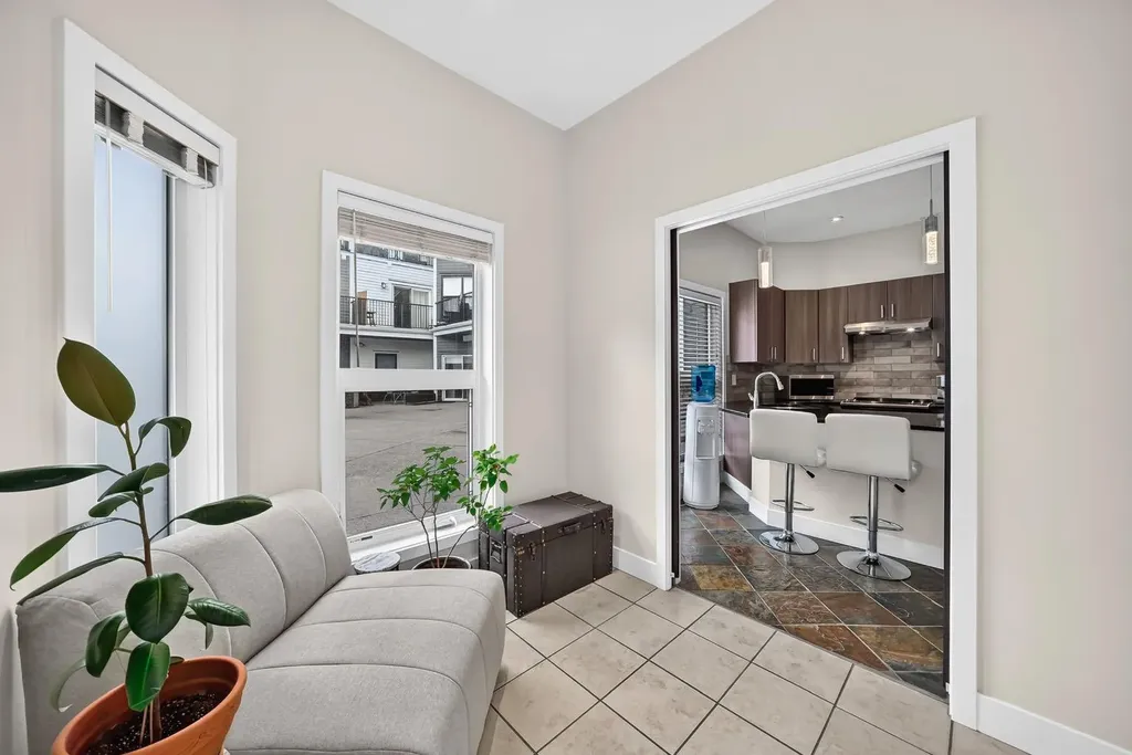 605 15 Avenue SW Calgary AB T2R 0R4