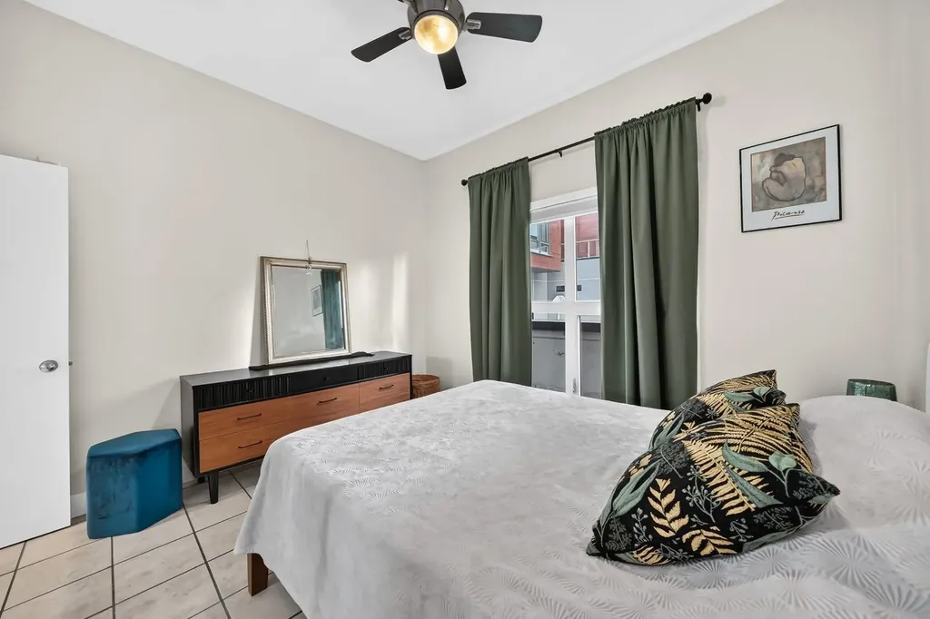605 15 Avenue SW Calgary AB T2R 0R4