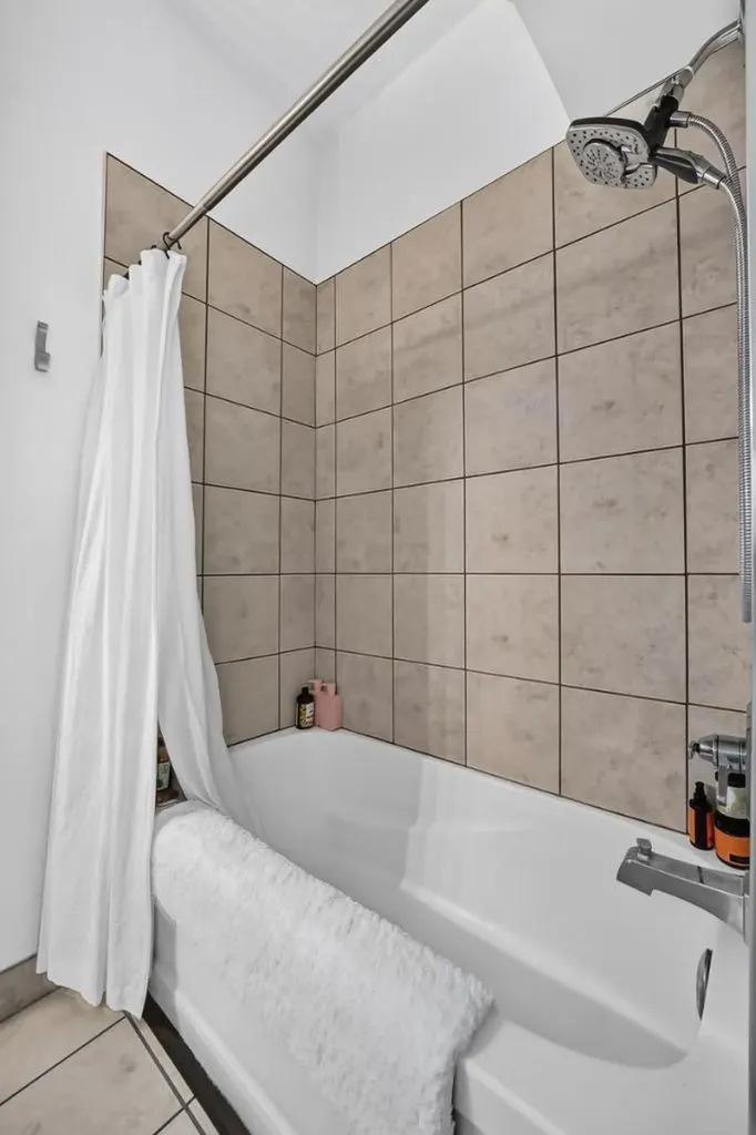 605 15 Avenue SW Calgary AB T2R 0R4