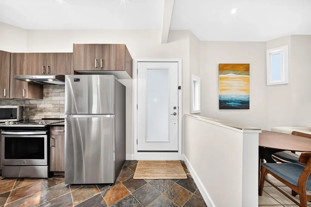 605 15 Avenue SW Calgary AB T2R 0R4