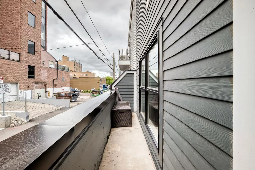 605 15 Avenue SW Calgary AB T2R 0R4