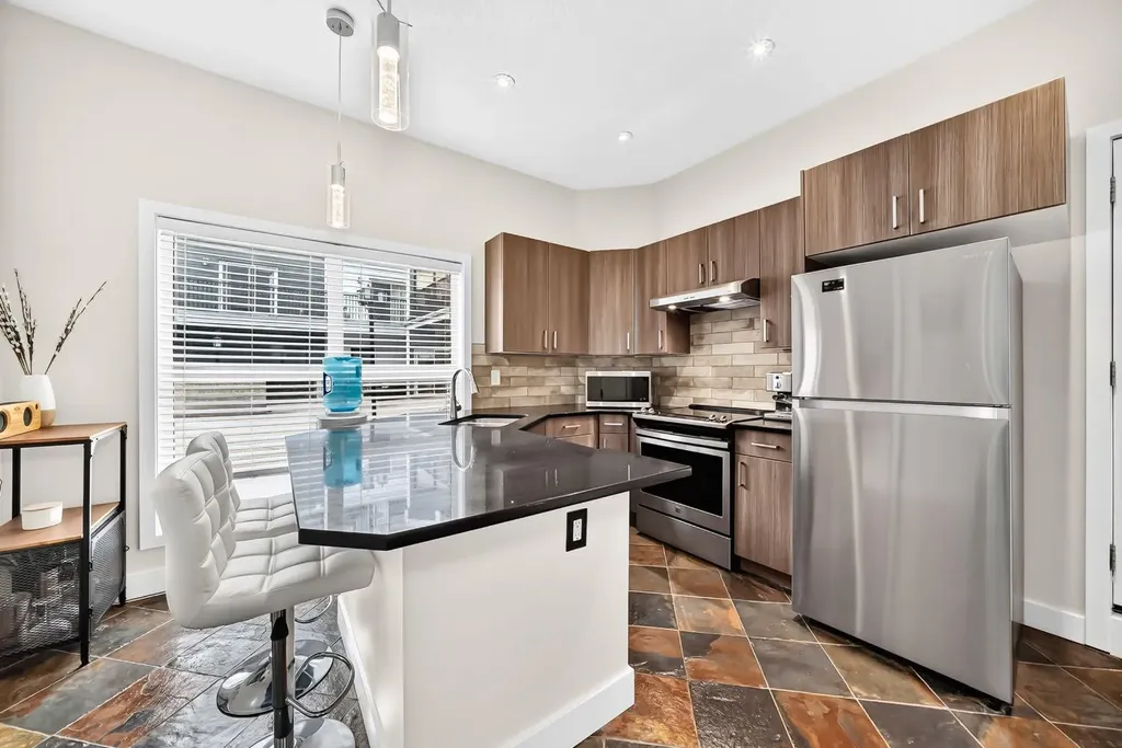 605 15 Avenue SW Calgary AB T2R 0R4