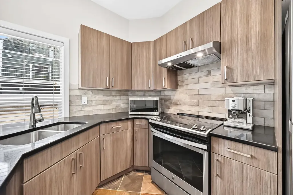 605 15 Avenue SW Calgary AB T2R 0R4