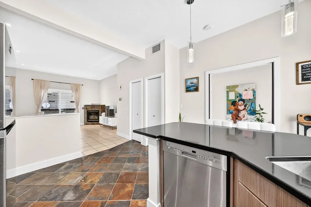 605 15 Avenue SW Calgary AB T2R 0R4