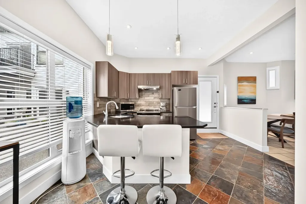 605 15 Avenue SW Calgary AB T2R 0R4