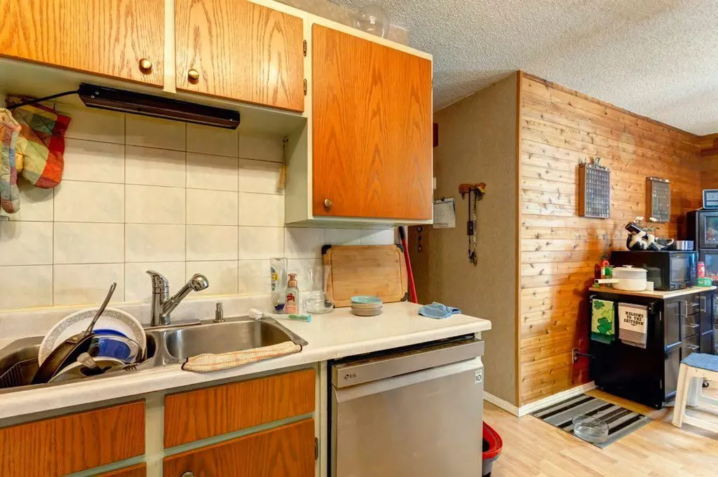 2009 41 Street SE Calgary AB T2B 1C5