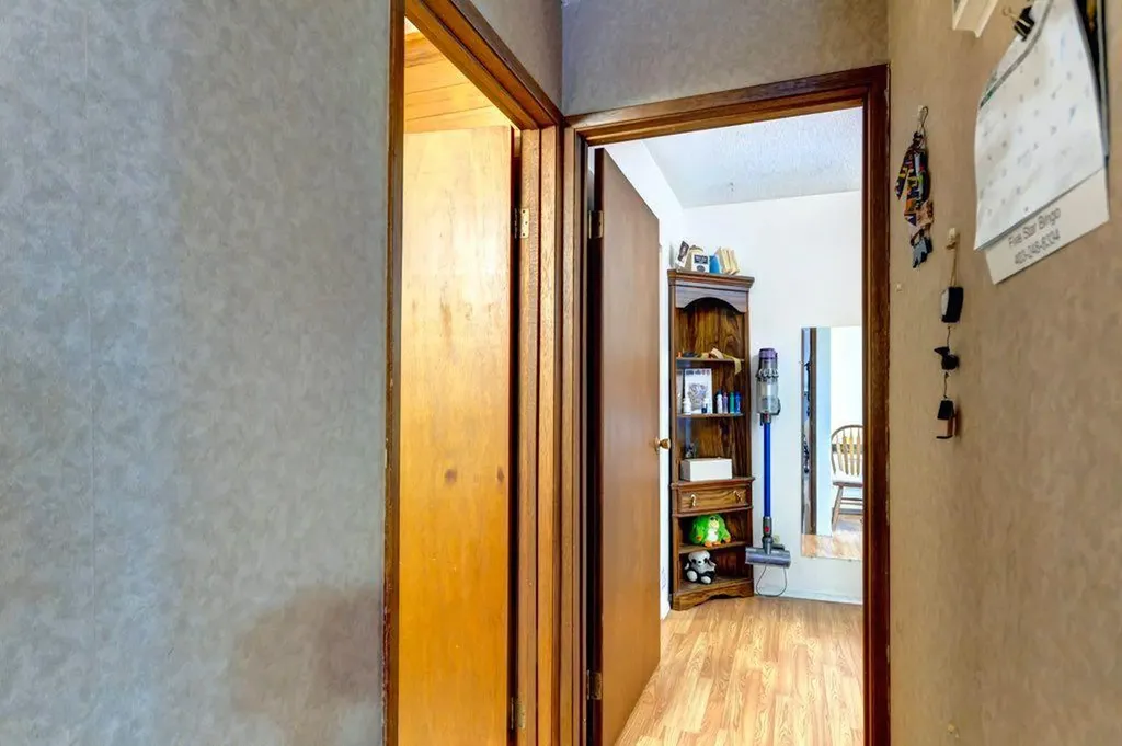 2009 41 Street SE Calgary AB T2B 1C5