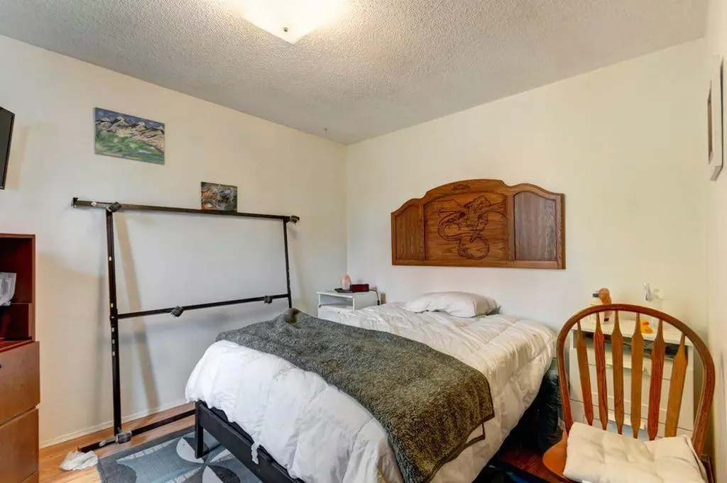 2009 41 Street SE Calgary AB T2B 1C5