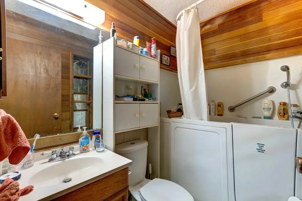 2009 41 Street SE Calgary AB T2B 1C5