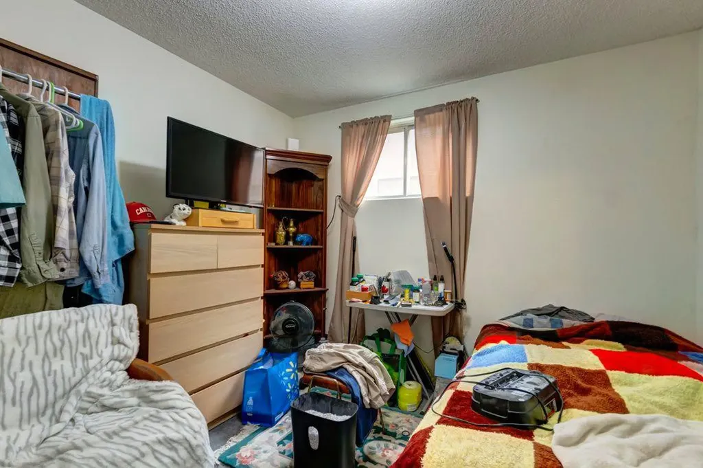 2009 41 Street SE Calgary AB T2B 1C5
