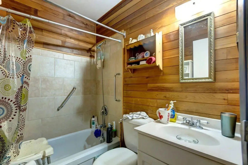 2009 41 Street SE Calgary AB T2B 1C5