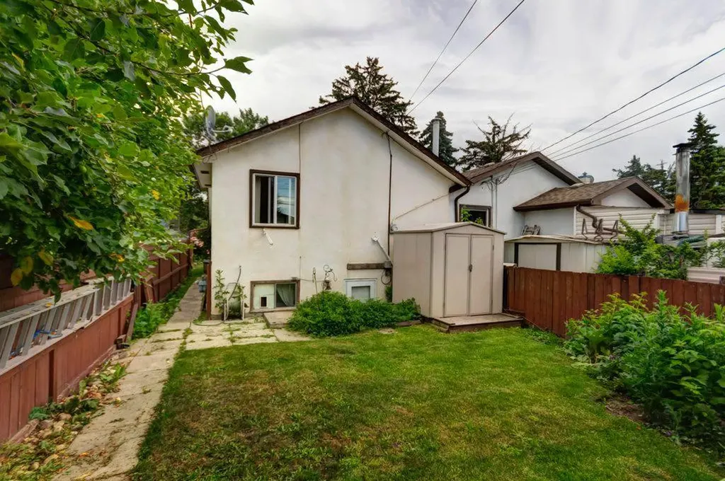 2009 41 Street SE Calgary AB T2B 1C5
