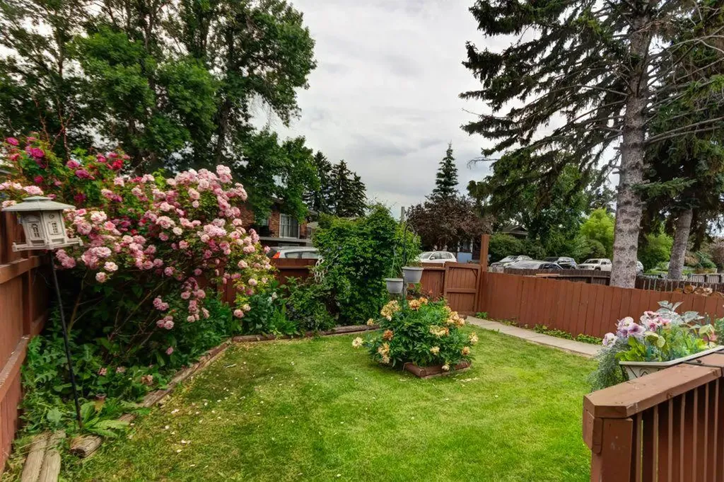 2009 41 Street SE Calgary AB T2B 1C5