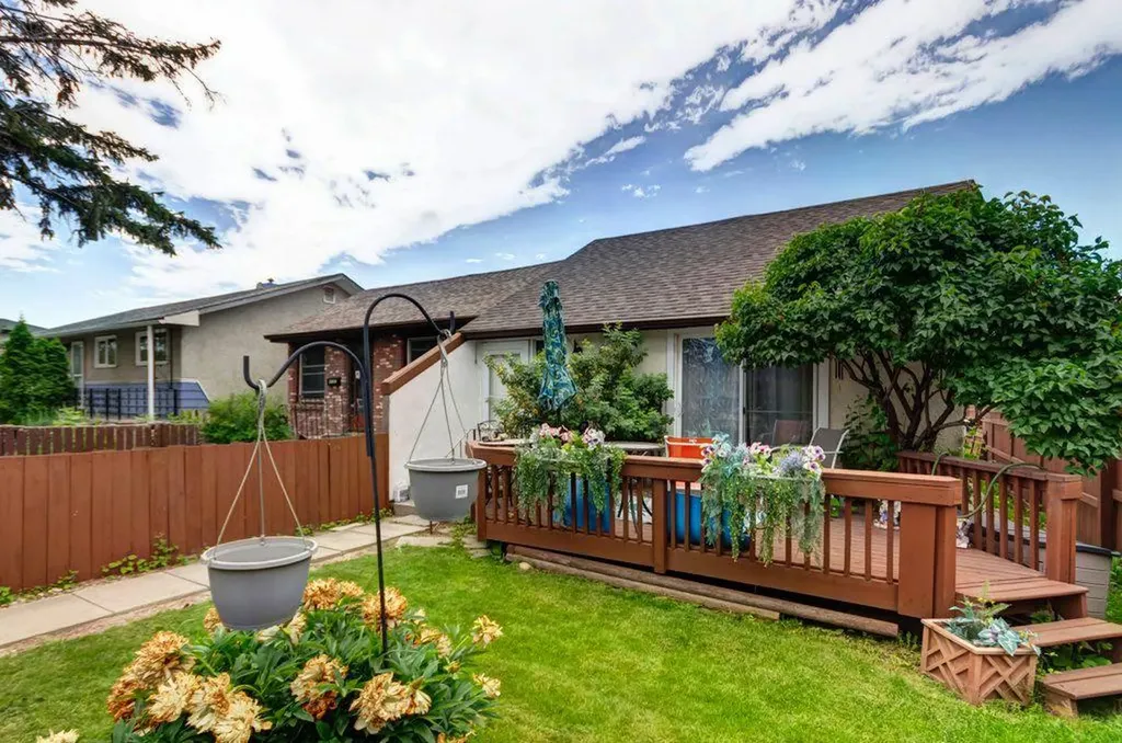 2009 41 Street SE Calgary AB T2B 1C5