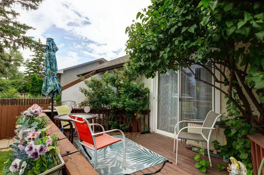 2009 41 Street SE Calgary AB T2B 1C5