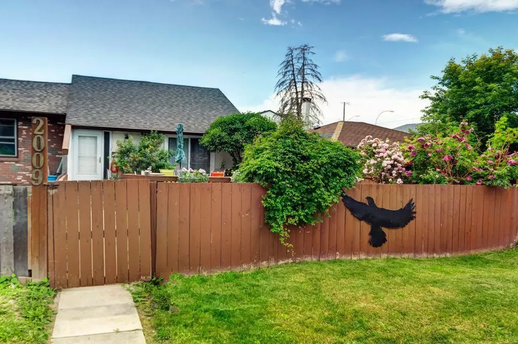 2009 41 Street SE Calgary AB T2B 1C5