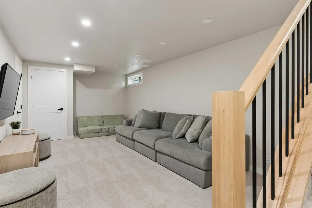76 Ranchridge Way NW Calgary AB T3G 1Z9