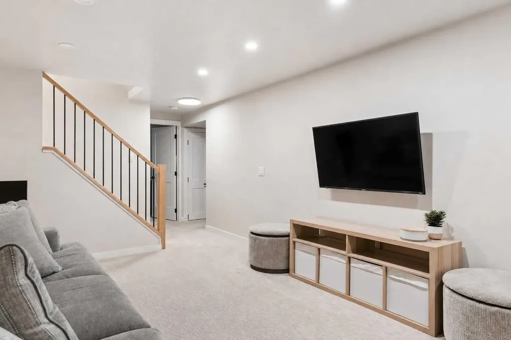 76 Ranchridge Way NW Calgary AB T3G 1Z9